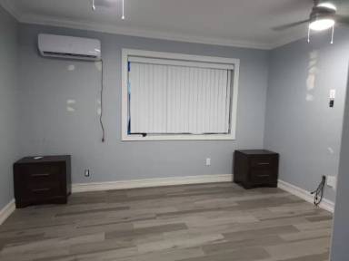 Main picture of 300 NE 43rd Ct