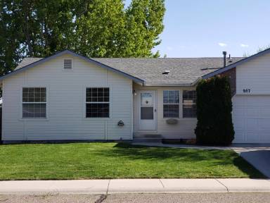 Main picture of 957 E Wentworth St