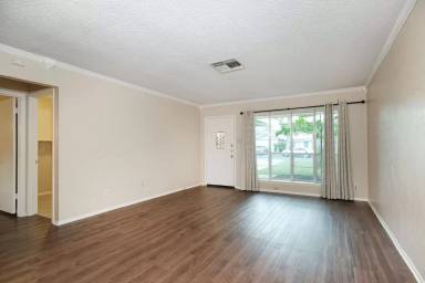 Main picture of 10419 Firethorn Ln