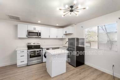 Main picture of 1538 W Fillmore St