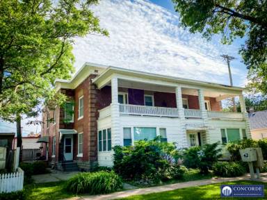 Main picture of 1129 Plum St