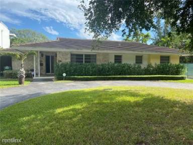Main picture of 4901 University Dr