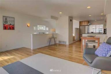 Main picture of 4418 Corliss Ave N