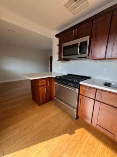 Main picture of 5567 Inglewood Blvd