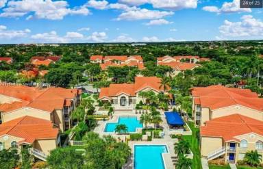 Main picture of Royal Palm Place Condominium