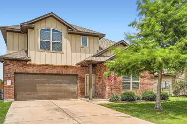 Main picture of 220 Pebble Creek Ln