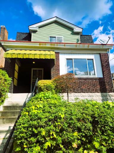Main picture of 2419 Woodstock Ave