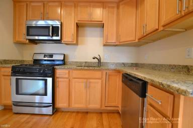 Main picture of 11 Lothrop St