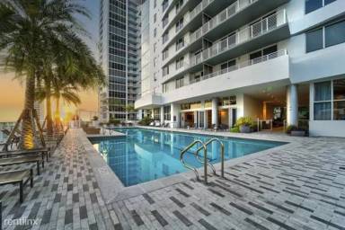 Main picture of 218 N New River Cir