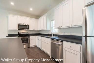Main picture of 2430 Highland Rd