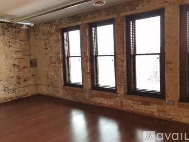 Main picture of 916 Main St