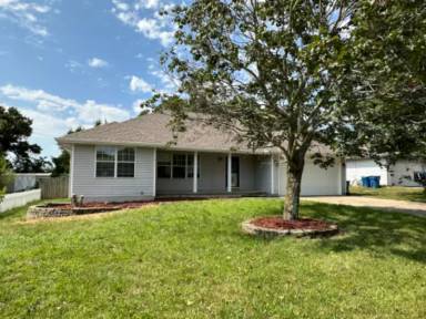 Main picture of 904 S Whippoorwill Dr