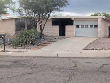 Main picture of 2546 W Calle Genova
