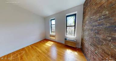 Main picture of 332 E 93rd St