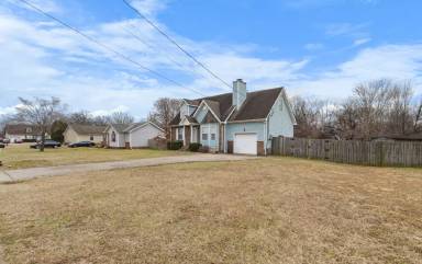 Main picture of 586 Oakmont Dr