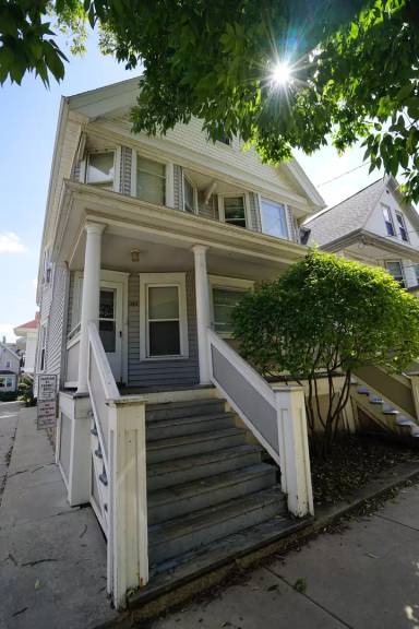 Main picture of 345 W Doty St