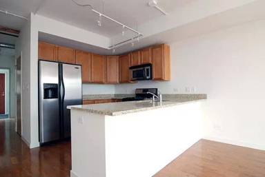 Main picture of 1610 W Fullerton Ave