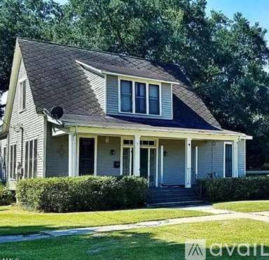 Main picture of 1103 N Avenue E