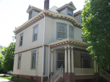 Main picture of 705 E Walnut St