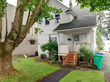 Main picture of 1725 SE Spokane St