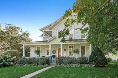 Main picture of 333 W 2nd St