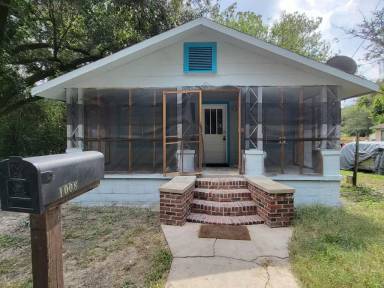 Main picture of 1008 Carn St