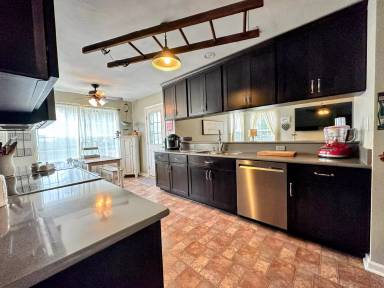 Main picture of 3715 Bridle Path Ln