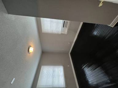 Main picture of 2906 Silver St