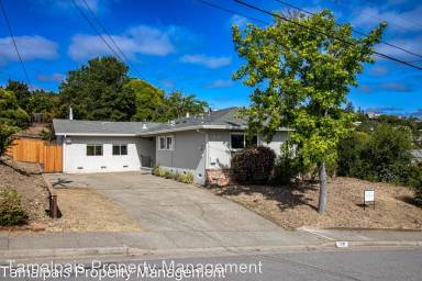 Main picture of 130 Trellis Dr