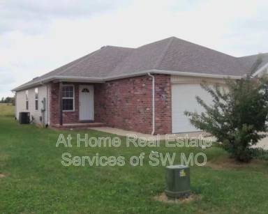 Main picture of 631 S Landen Ave