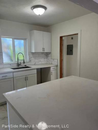 Main picture of 4064 S Broadway