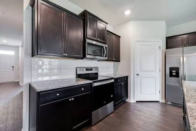Main picture of 105 Cole St