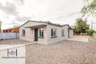 Main picture of 402 E 33rd St