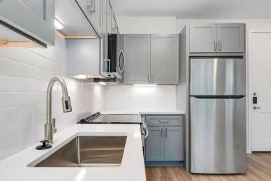 Main picture of 2220 Mail Ave