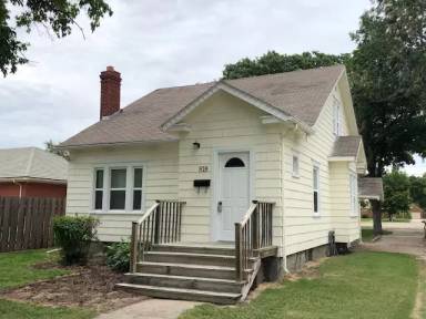 Main picture of 818 N Main St