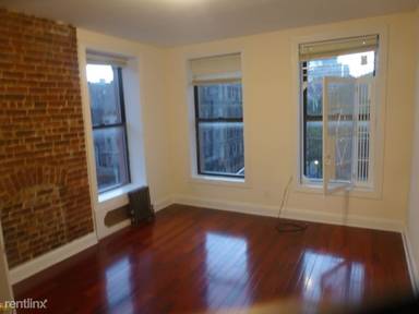 Main picture of 203 E 10th St