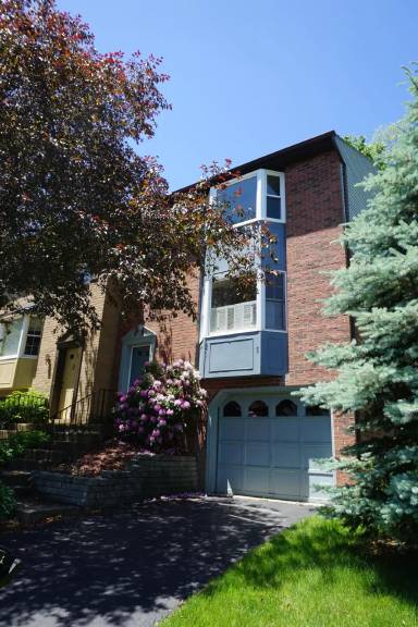 Main picture of 949 Trillium Trl