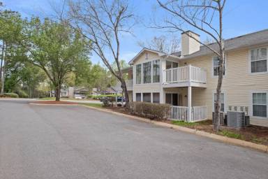 Main picture of 404 Augusta Dr SE