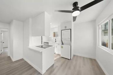 Main picture of 3444 E Wilton St