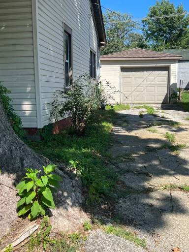 Main picture of 2246 N National Ave