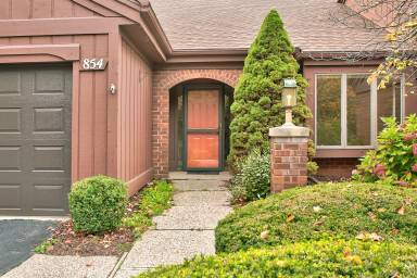 Main picture of 854 York Ave