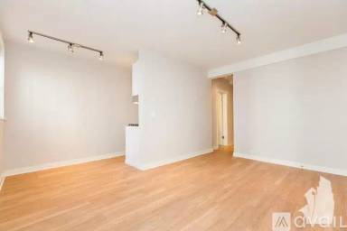 Main picture of 511 W Belmont Ave