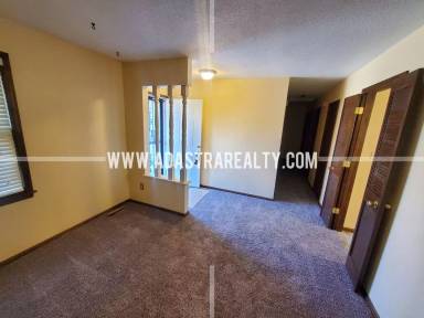 Main picture of 5327 E 100th St