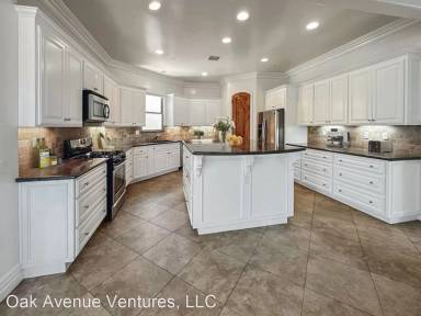 Main picture of 1206 Oak Ave