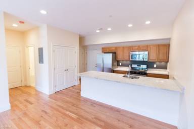 Main picture of 5165 Washington St