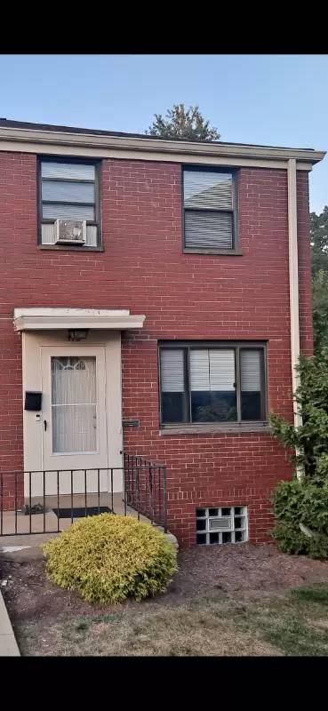Main picture of 472 Hoodridge Dr