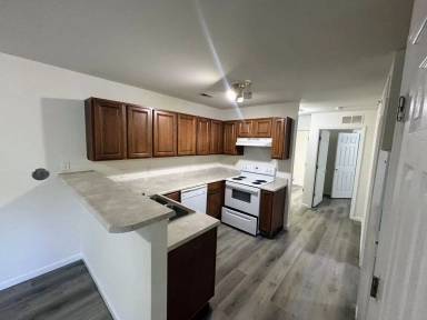 Main picture of 395 Monroe St