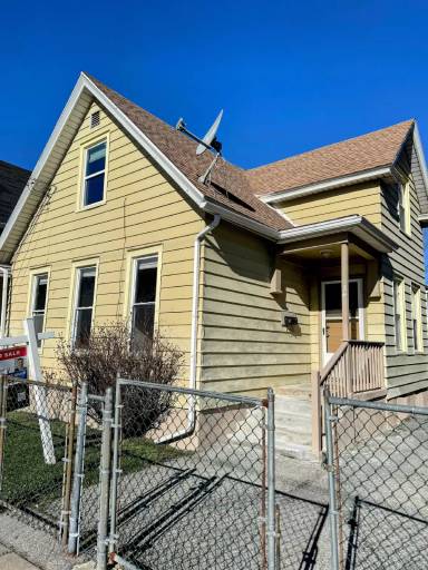 Main picture of 34 Radio St