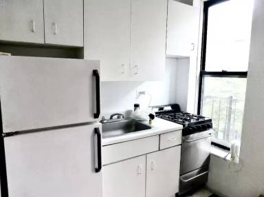 Main picture of 370 W 52nd St