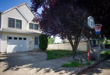 Main picture of 715 NE Stafford St